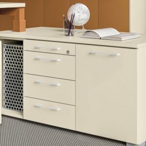 Commode en trois parties sur des coins intégrés dans la structure Liba